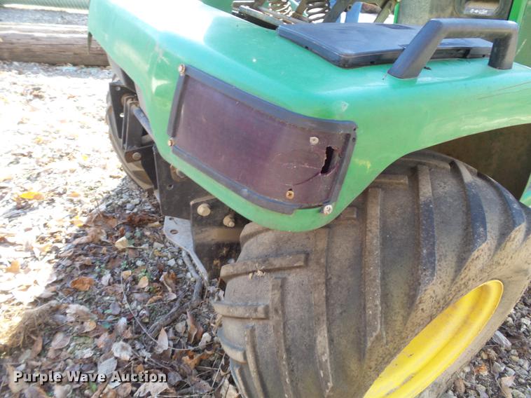 image for item CC9714 2001 John Deere 425 lawn mower