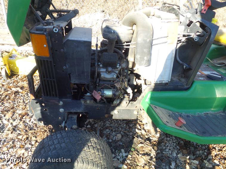 image for item CC9714 2001 John Deere 425 lawn mower