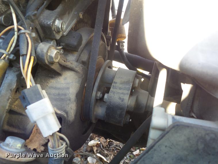 image for item CC9714 2001 John Deere 425 lawn mower