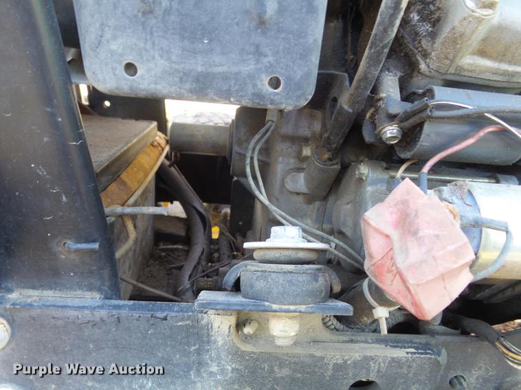 image for item CC9714 2001 John Deere 425 lawn mower