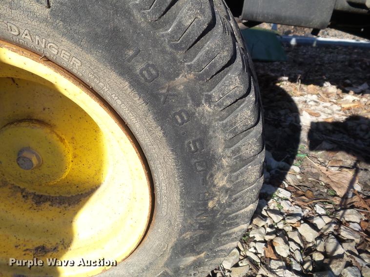 image for item CC9714 2001 John Deere 425 lawn mower