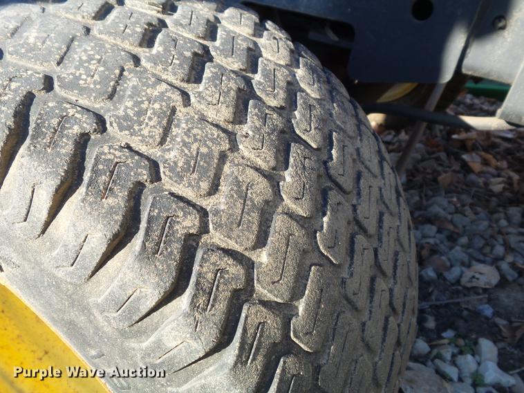 image for item CC9714 2001 John Deere 425 lawn mower