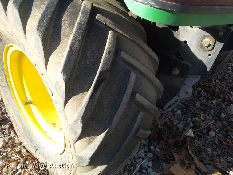 image for item CC9714 2001 John Deere 425 lawn mower