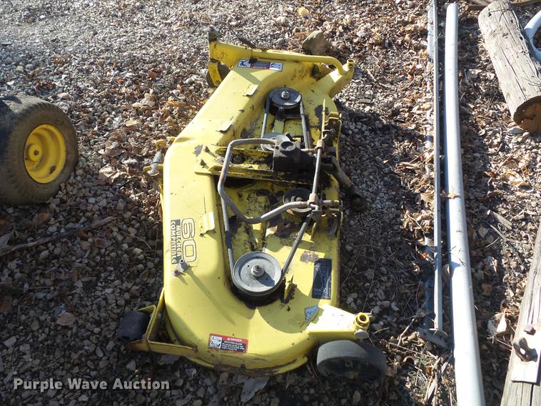 image for item CC9714 2001 John Deere 425 lawn mower