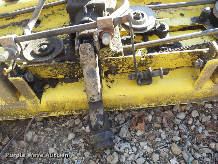 image for item CC9714 2001 John Deere 425 lawn mower