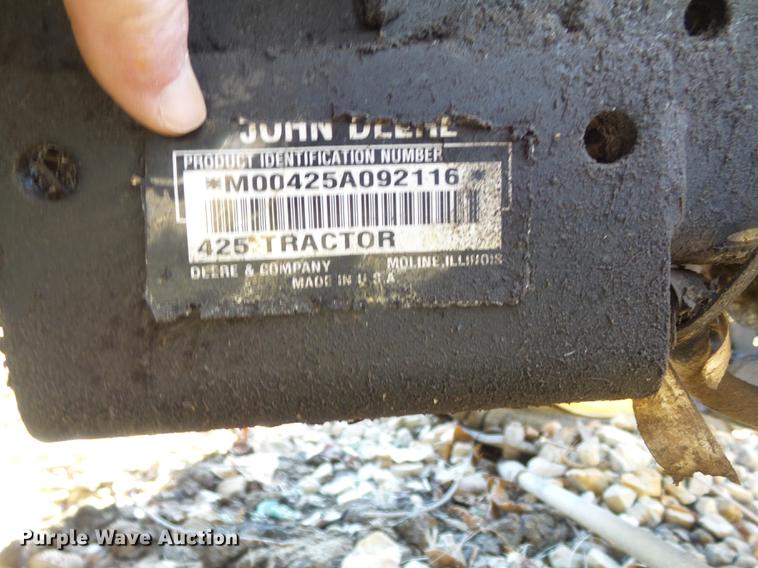 image for item CC9714 2001 John Deere 425 lawn mower