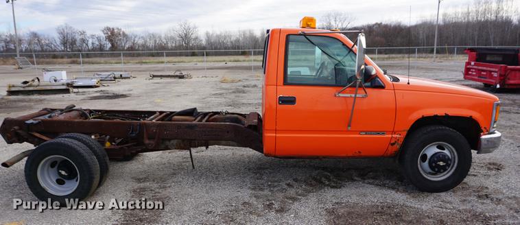 image for item DA1465 1999  Chevrolet 3500 pickup truck cab and chassis