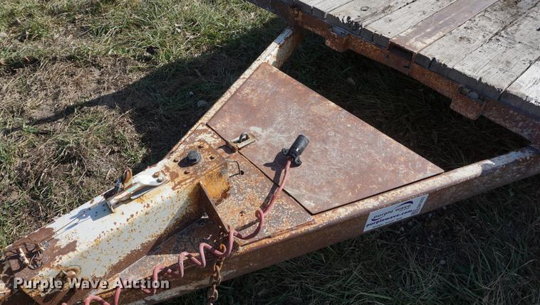 image for item DA1472 2001 Titan utility trailer