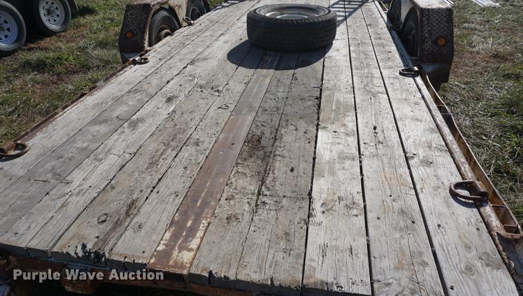 image for item DA1472 2001 Titan utility trailer