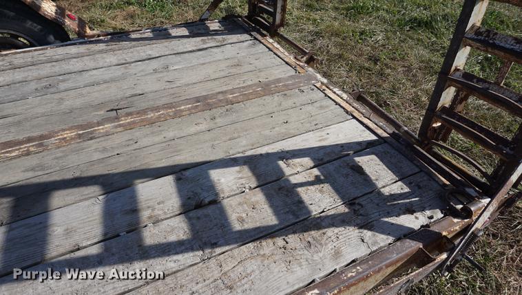 image for item DA1472 2001 Titan utility trailer