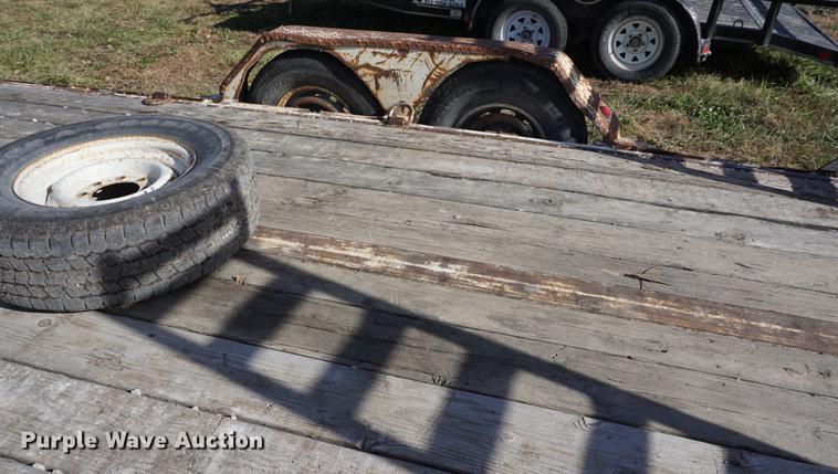 image for item DA1472 2001 Titan utility trailer