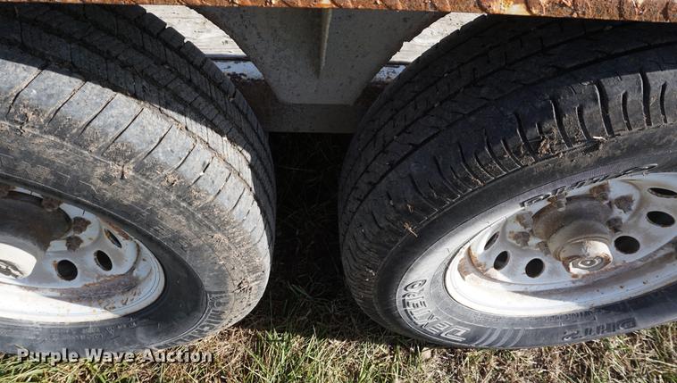 image for item DA1472 2001 Titan utility trailer