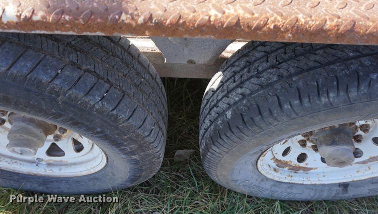 image for item DA1472 2001 Titan utility trailer