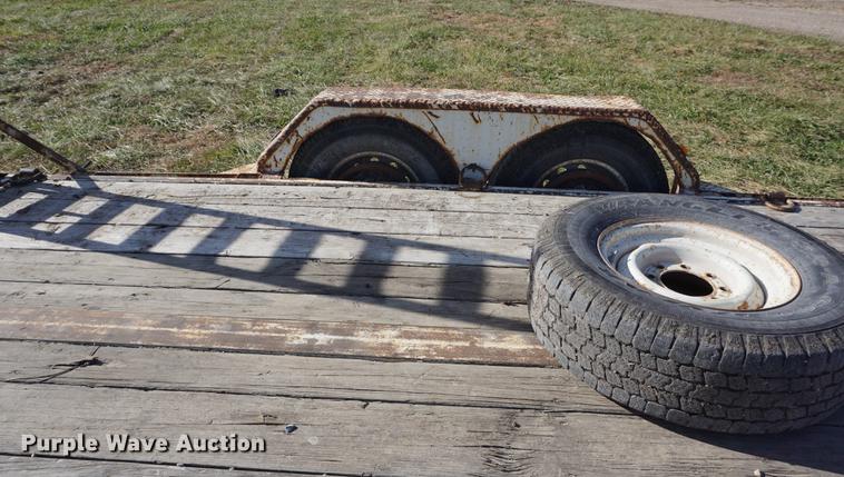 image for item DA1472 2001 Titan utility trailer