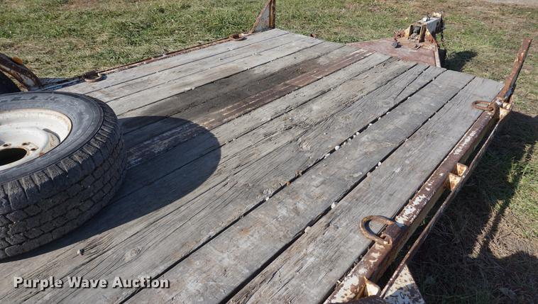 image for item DA1472 2001 Titan utility trailer