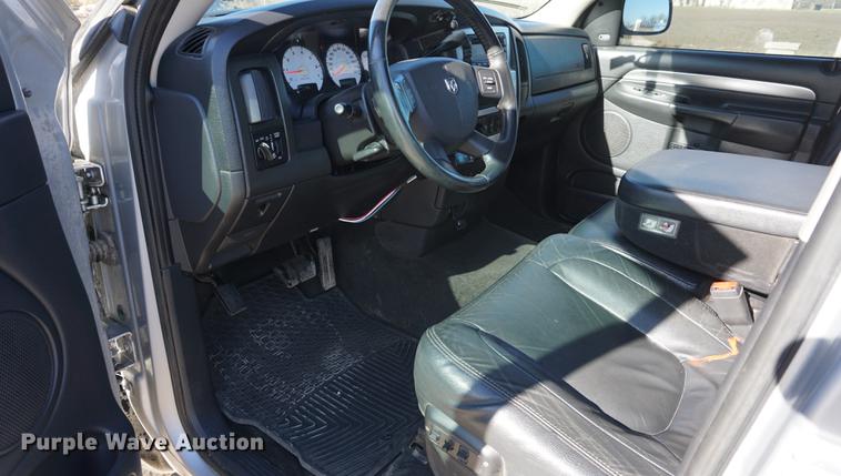 image for item DA1498 2004 Dodge Ram 1500 Laramie Quad Cab pickup truck