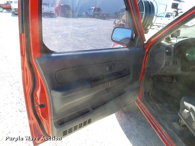 image for item DA2453 2003 Nissan Frontier Crew Cab pickup truck