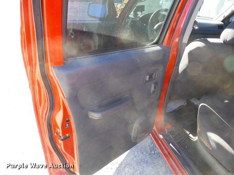 image for item DA2453 2003 Nissan Frontier Crew Cab pickup truck