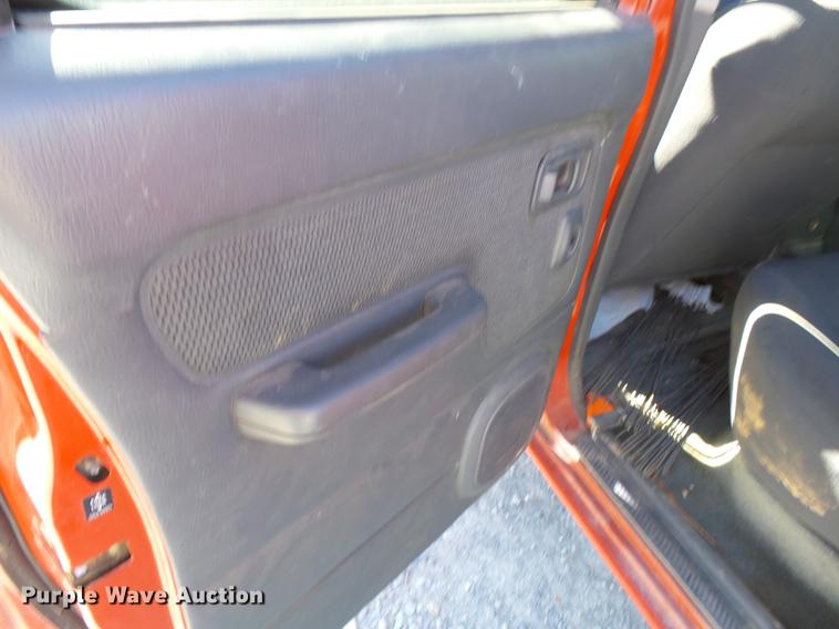 image for item DA2453 2003 Nissan Frontier Crew Cab pickup truck