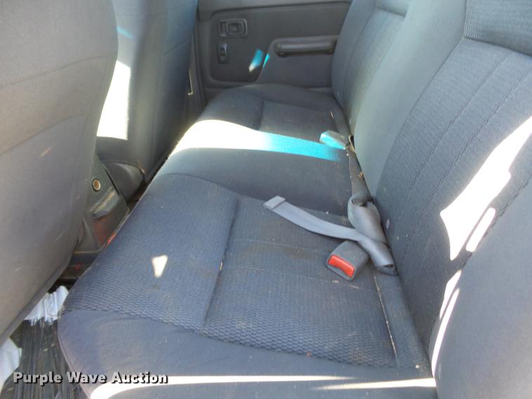 image for item DA2453 2003 Nissan Frontier Crew Cab pickup truck