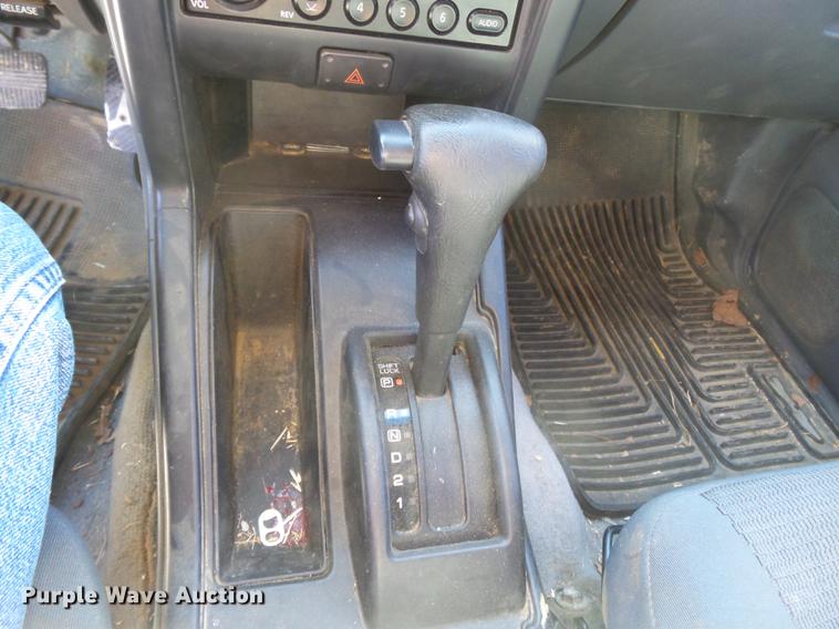 image for item DA2453 2003 Nissan Frontier Crew Cab pickup truck