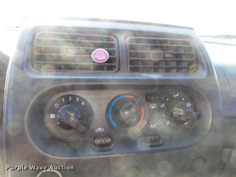 image for item DA2453 2003 Nissan Frontier Crew Cab pickup truck