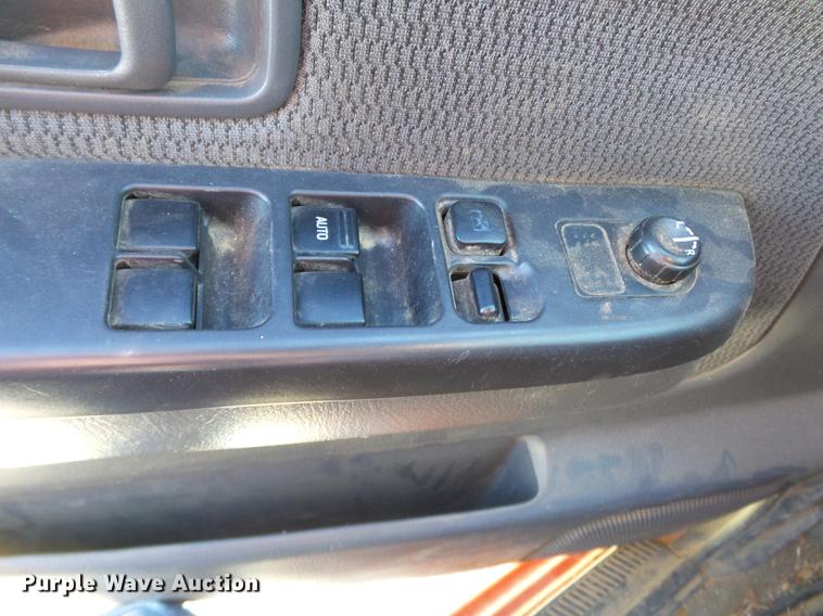 image for item DA2453 2003 Nissan Frontier Crew Cab pickup truck