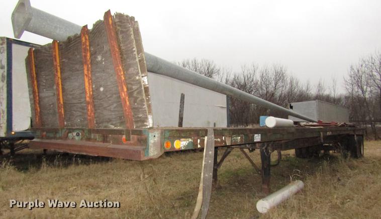 image for item DA3248 1976 Fruehauf flatbed trailer