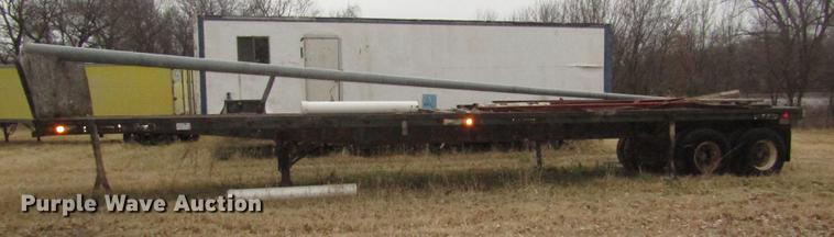 image for item DA3248 1976 Fruehauf flatbed trailer