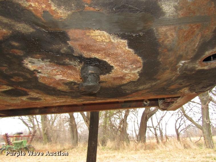 image for item DA3248 1976 Fruehauf flatbed trailer