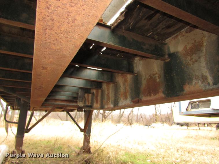 image for item DA3248 1976 Fruehauf flatbed trailer