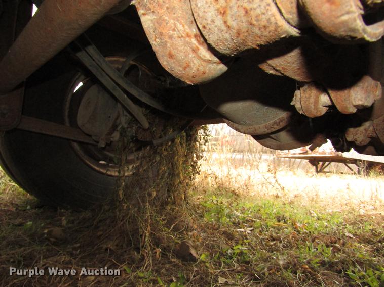 image for item DA3248 1976 Fruehauf flatbed trailer