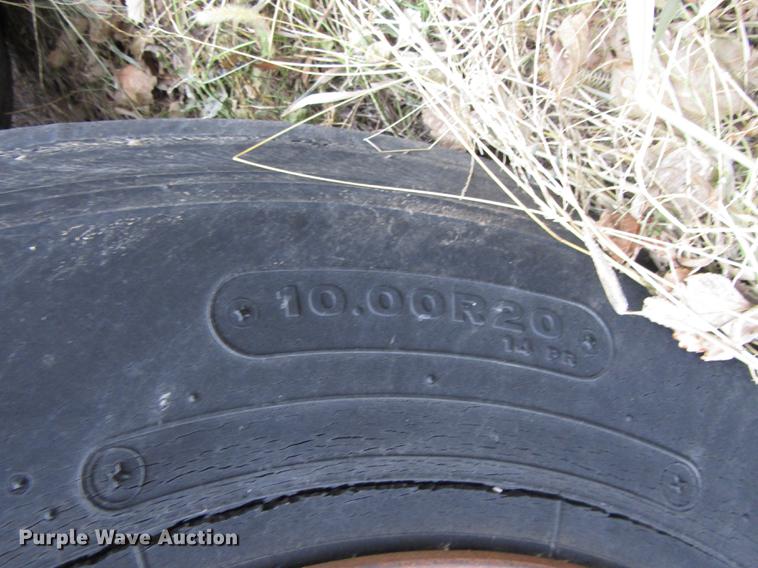 image for item DA3248 1976 Fruehauf flatbed trailer