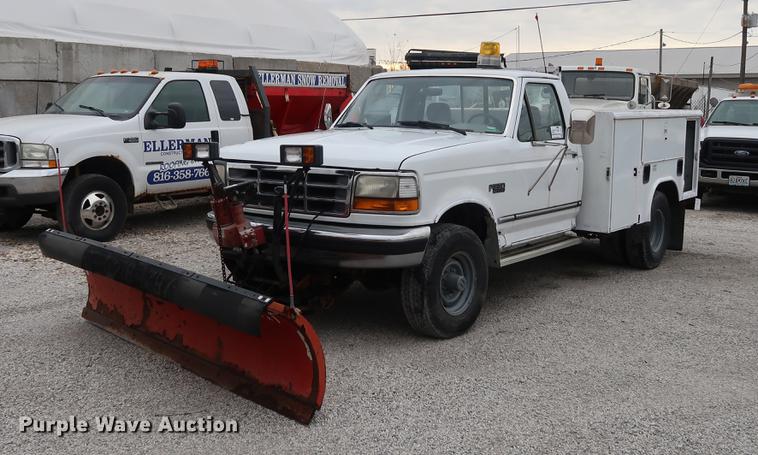 image for item DA6557 1995 Ford F250 utility bed pickup truck