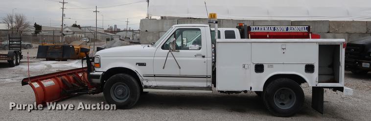 image for item DA6557 1995 Ford F250 utility bed pickup truck