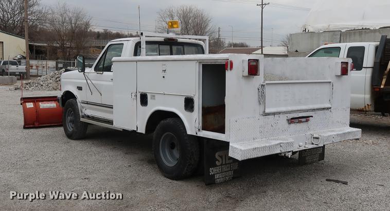 image for item DA6557 1995 Ford F250 utility bed pickup truck