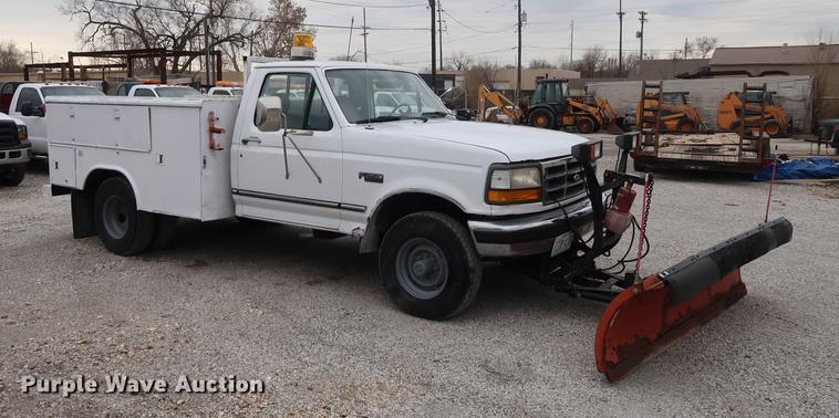 image for item DA6557 1995 Ford F250 utility bed pickup truck