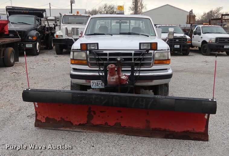 image for item DA6557 1995 Ford F250 utility bed pickup truck