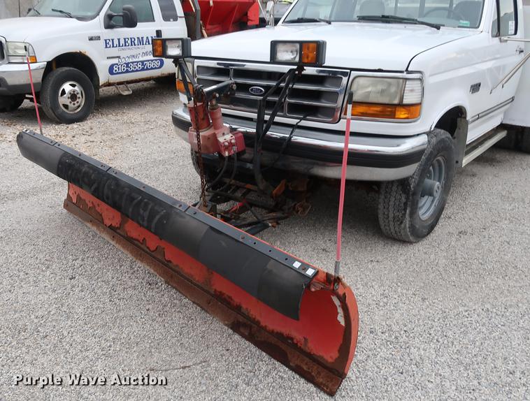 image for item DA6557 1995 Ford F250 utility bed pickup truck