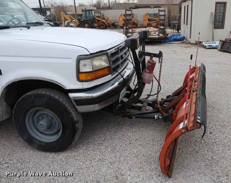 image for item DA6557 1995 Ford F250 utility bed pickup truck