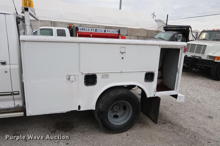image for item DA6557 1995 Ford F250 utility bed pickup truck