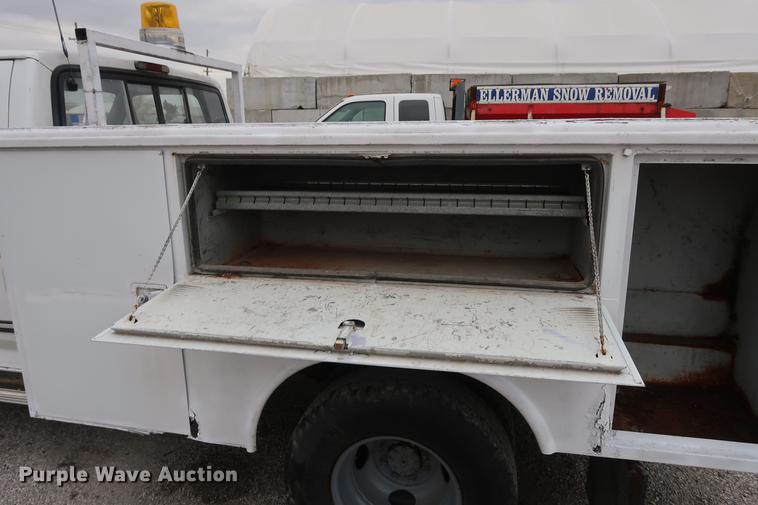 image for item DA6557 1995 Ford F250 utility bed pickup truck