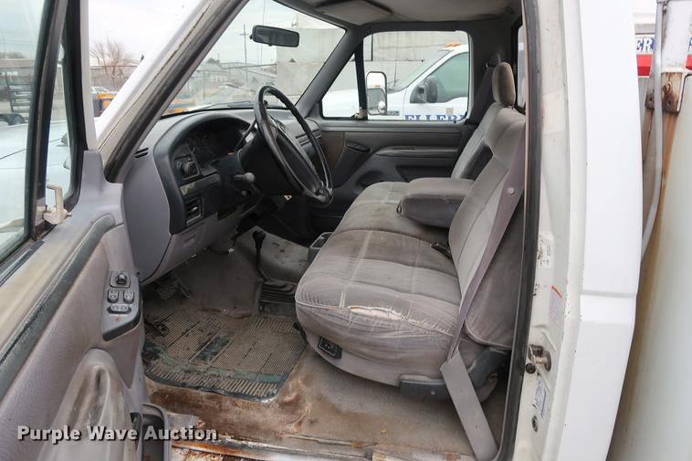 image for item DA6557 1995 Ford F250 utility bed pickup truck