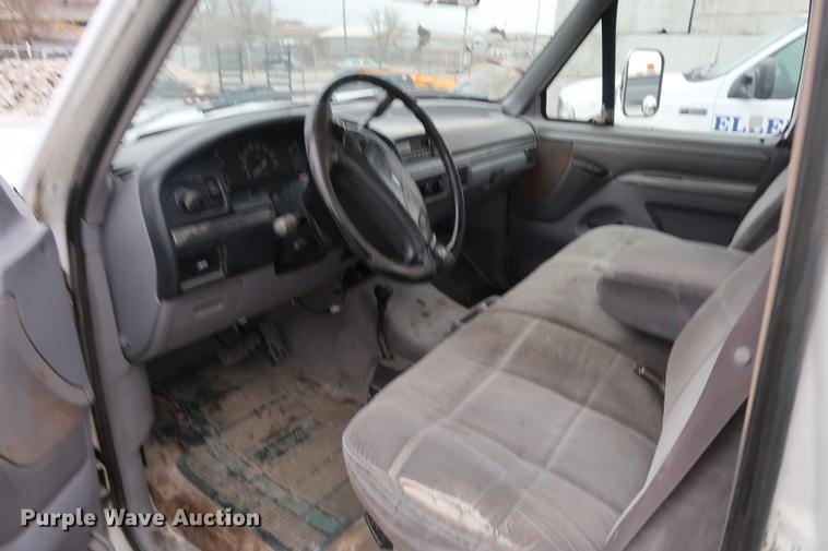 image for item DA6557 1995 Ford F250 utility bed pickup truck