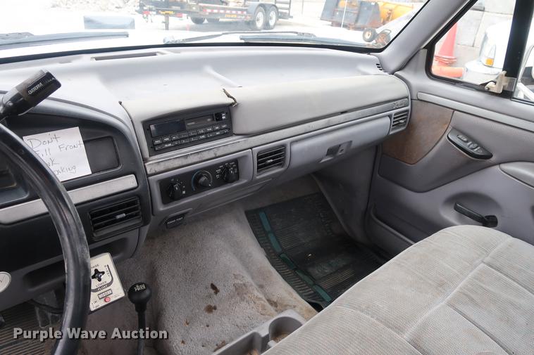 image for item DA6557 1995 Ford F250 utility bed pickup truck