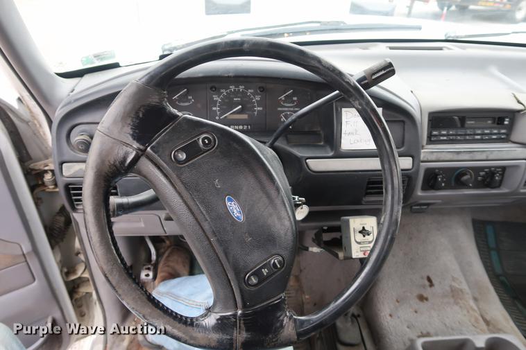 image for item DA6557 1995 Ford F250 utility bed pickup truck