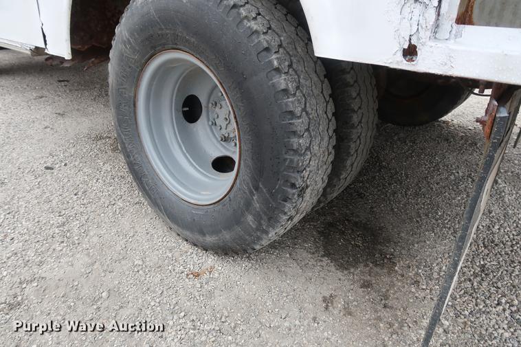 image for item DA6557 1995 Ford F250 utility bed pickup truck