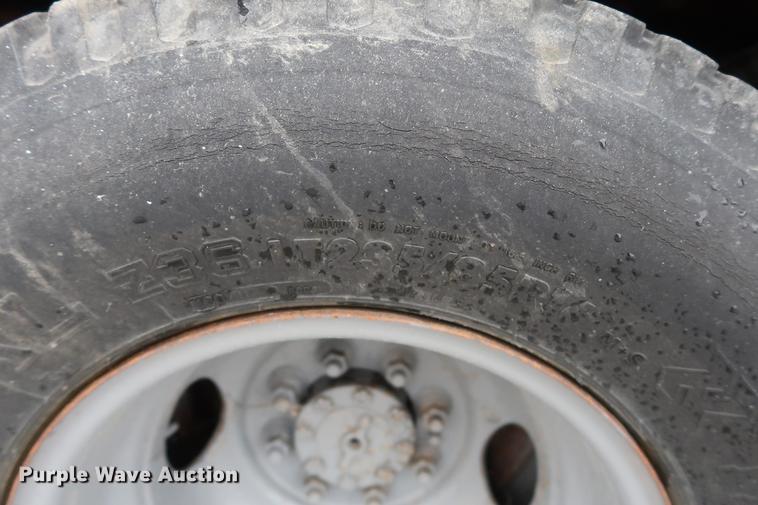 image for item DA6557 1995 Ford F250 utility bed pickup truck