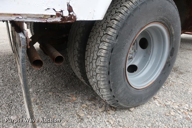 image for item DA6557 1995 Ford F250 utility bed pickup truck