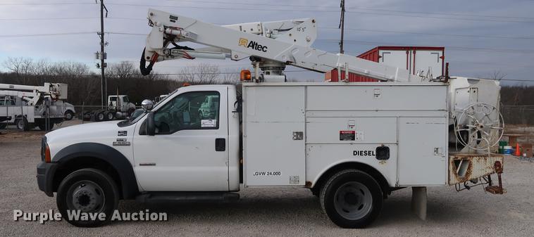 image for item DA6558 2006 Ford F550 bucket truck